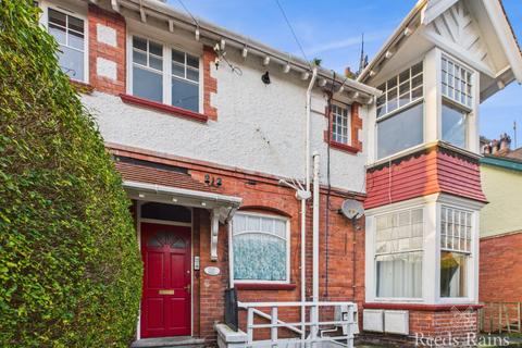 2 bedroom apartment to rent, Grosvenor Road, North Yorkshire YO11