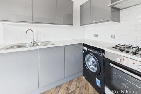 2 bedroom apartment to rent, Grosvenor Road, North Yorkshire YO11