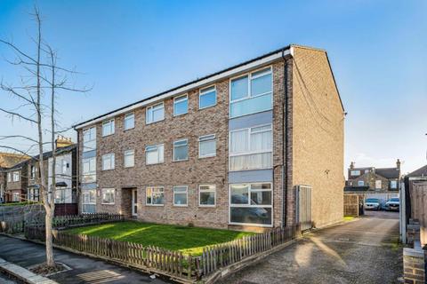 1 bedroom flat to rent, Karens Court, Enfield, EN3