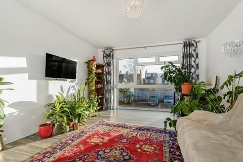 1 bedroom flat to rent, Karens Court, Enfield, EN3