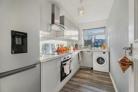 1 bedroom flat to rent, Karens Court, Enfield, EN3