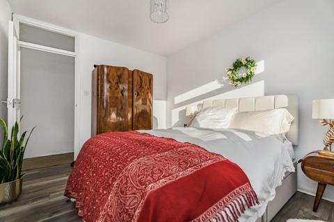 1 bedroom flat to rent, Karens Court, Enfield, EN3