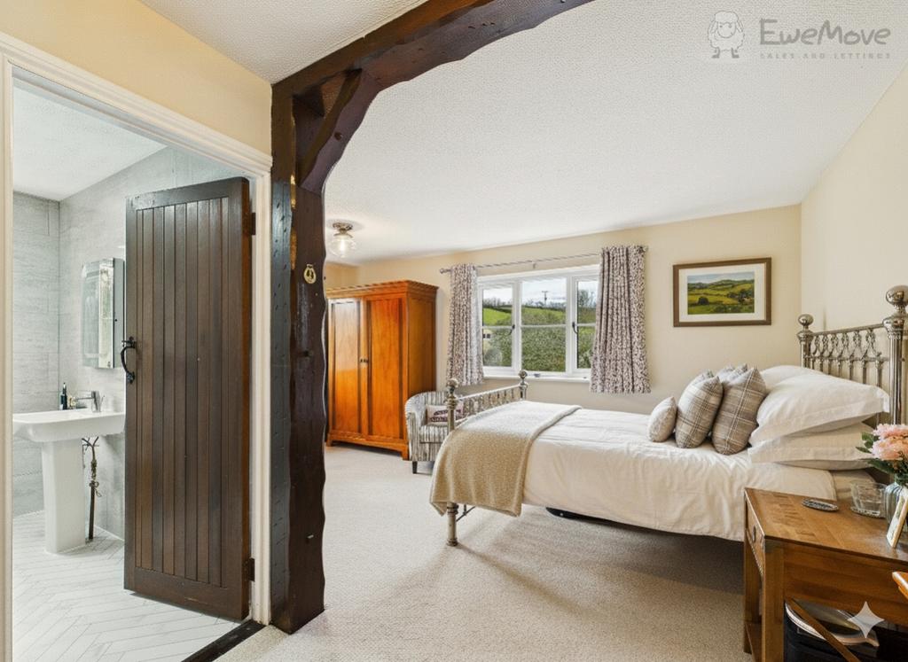 Ewemove south molton   master suite