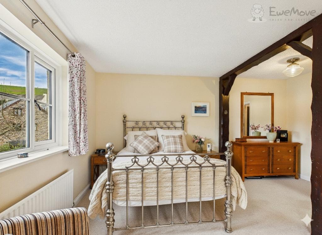 Ewemove south molton   master suite