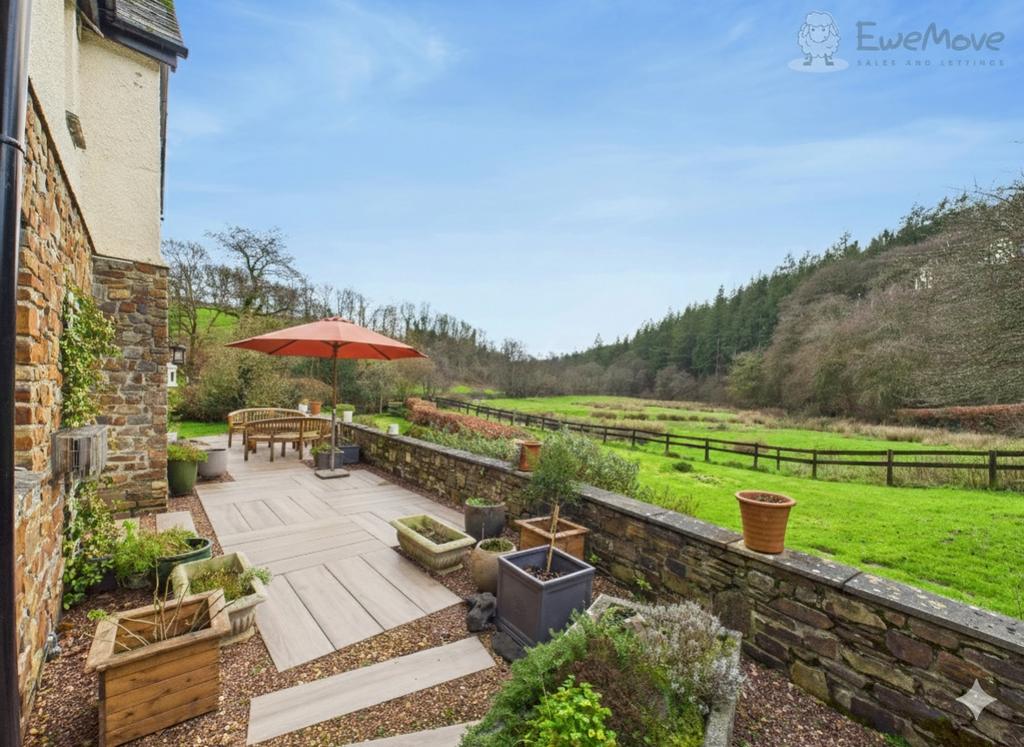 Ewemove south molton   patio views