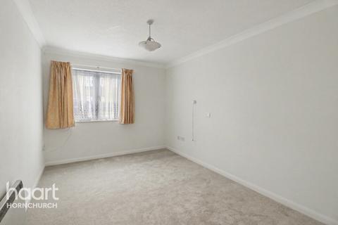 1 bedroom retirement property for sale, Waldegrave Gardens, Upminster