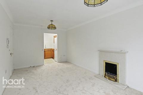 1 bedroom retirement property for sale, Waldegrave Gardens, Upminster