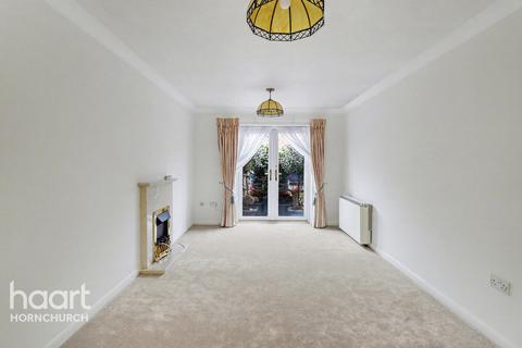 1 bedroom retirement property for sale, Waldegrave Gardens, Upminster