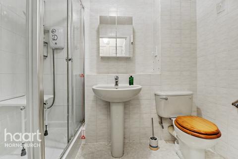 1 bedroom retirement property for sale, Waldegrave Gardens, Upminster