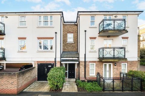 2 bedroom flat to rent, Bader Way, London SW15