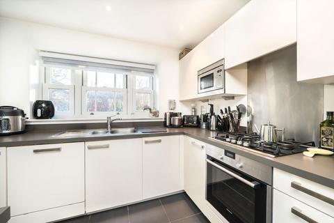 2 bedroom flat to rent, Bader Way, London SW15