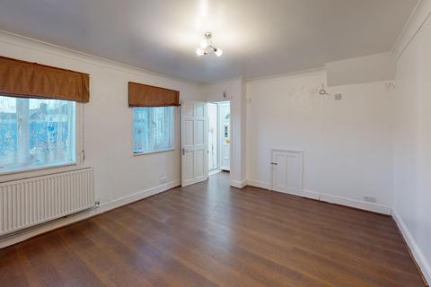 3 bedroom semi-detached house to rent, Love Lane, South Ockendon, RM15