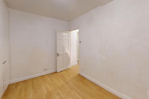 3 bedroom semi-detached house to rent, Love Lane, South Ockendon, RM15