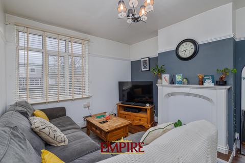 2 bedroom flat share to rent, Jacey Buildings
