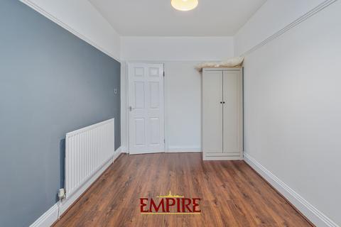 2 bedroom flat share to rent, Jacey Buildings