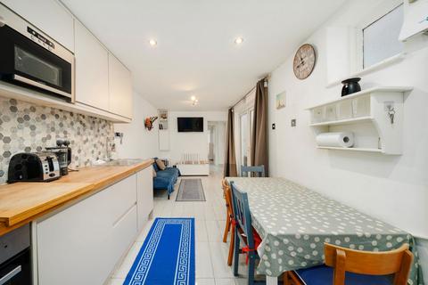 2 bedroom flat for sale, Sussex Way, London N19