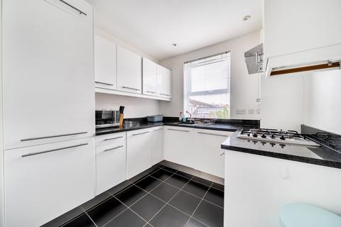 2 bedroom flat for sale, Queens Road, London, SE15
