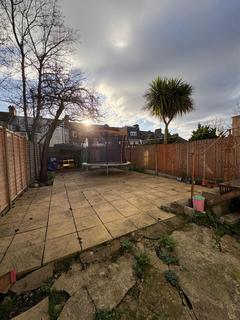 Studio to rent, Linthorpe Road, N16