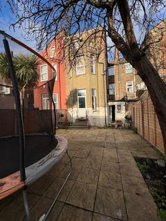 Studio to rent, Linthorpe Road, N16