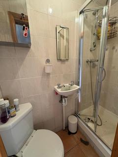 Studio to rent, Linthorpe Road, N16