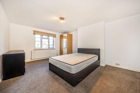4 bedroom flat for sale, Bridge Street, Walton-On-Thames KT12