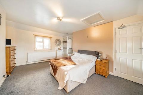 4 bedroom flat for sale, Bridge Street, Walton-On-Thames KT12
