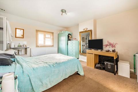 4 bedroom flat for sale, Bridge Street, Walton-On-Thames KT12
