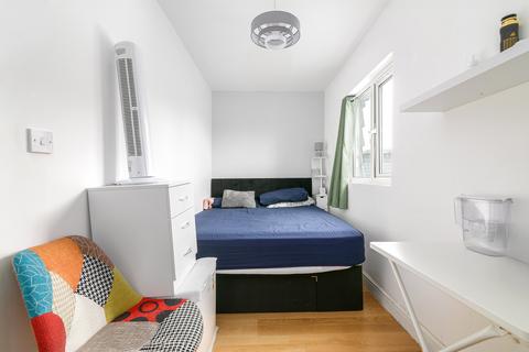 4 bedroom maisonette for sale, Montague Road, London, TW3