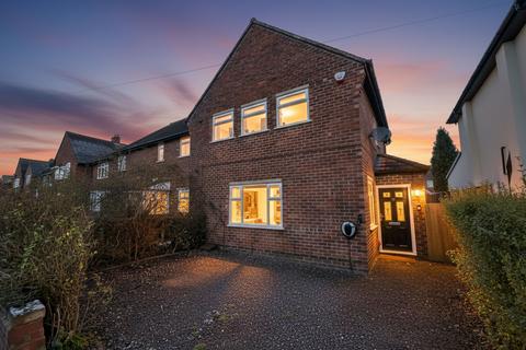 3 bedroom semi-detached house to rent, Craddock Road, Sale, M33