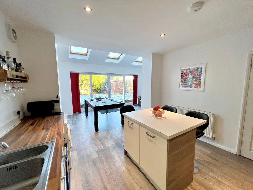Kitchen &amp; Dining Area