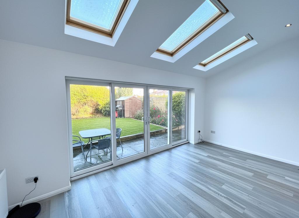 Kitchen &amp; Dining Area