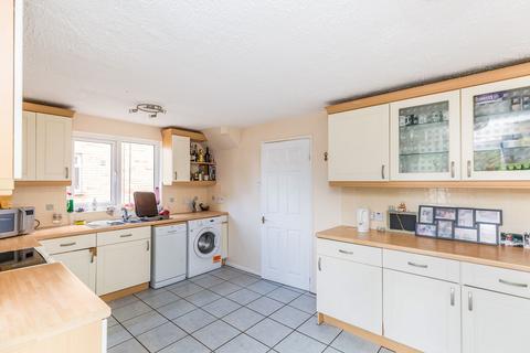 undefined, Grenville Road, Buckingham, Buckinghamshire, MK18