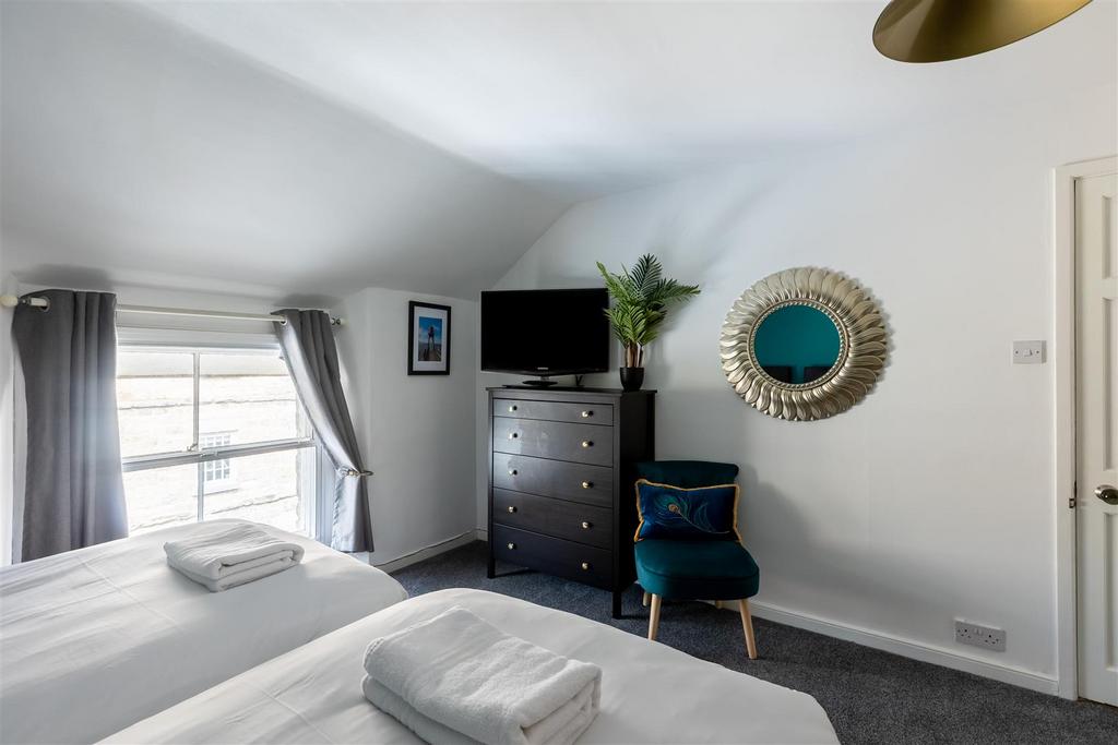 Potter Hill 33 A Bedroom 1-2.jpg