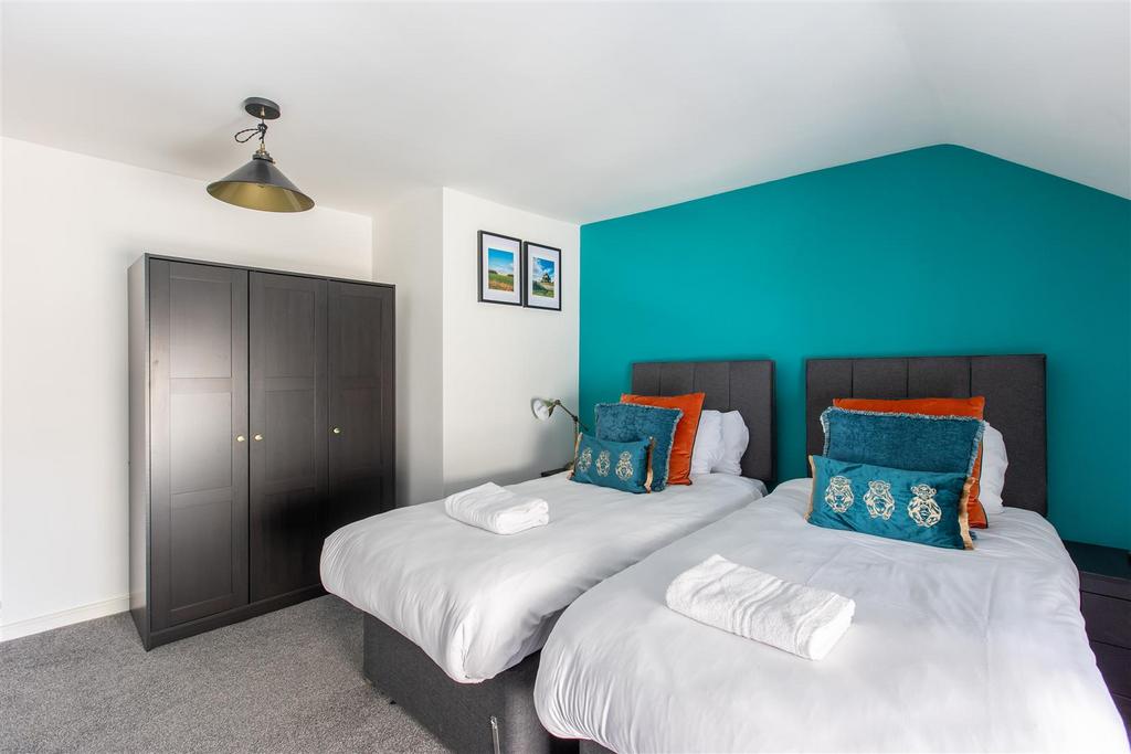Potter Hill 33 A Bedroom 1-3.jpg