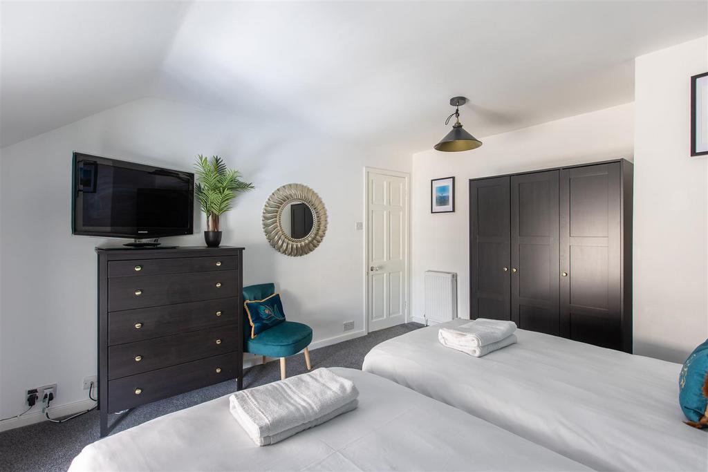 Potter Hill 33 A Bedroom 1-4.jpg