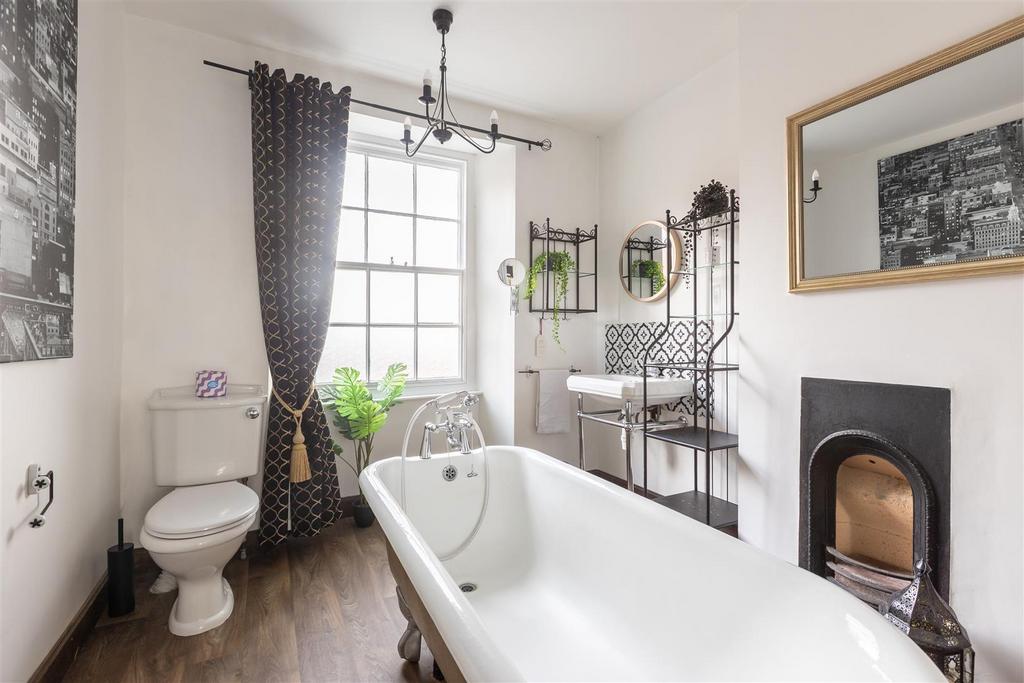 Potter Hill 33 A Bathroom-1.jpg