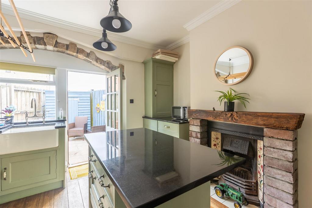 Potter Hill 33 A Kitchen-2.jpg