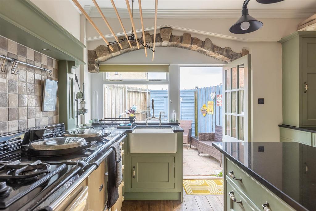 Potter Hill 33 A Kitchen-3.jpg