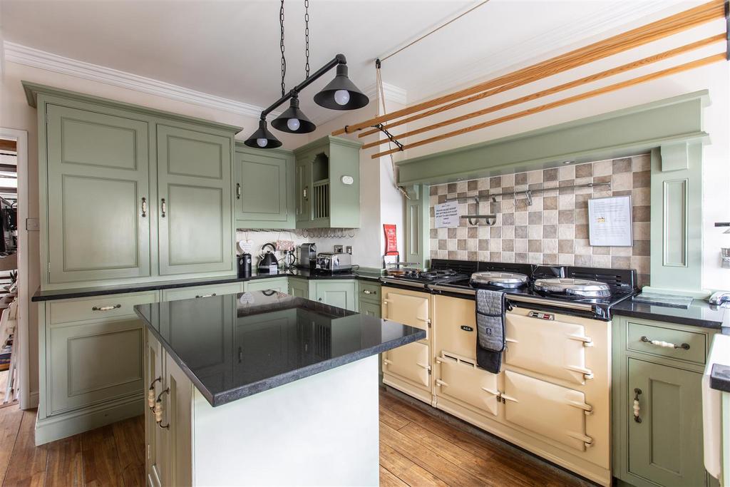 Potter Hill 33 A Kitchen-4.jpg