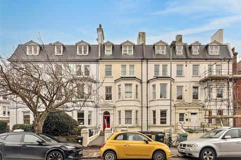 2 bedroom flat for sale, Jevington Gardens, Eastbourne