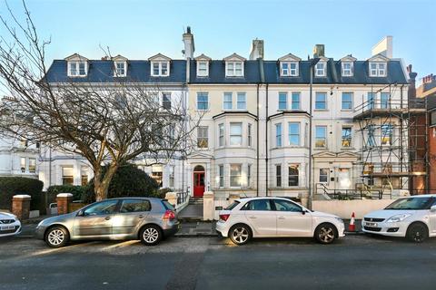 2 bedroom flat for sale, Jevington Gardens, Eastbourne