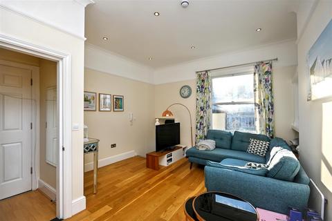 2 bedroom flat for sale, Jevington Gardens, Eastbourne