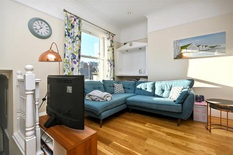 2 bedroom flat for sale, Jevington Gardens, Eastbourne