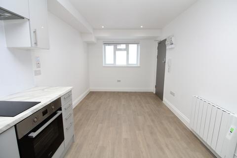 Studio to rent, Sedgeway, London SE6