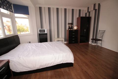 1 bedroom apartment to rent, Quantock Gardens, London, NW2
