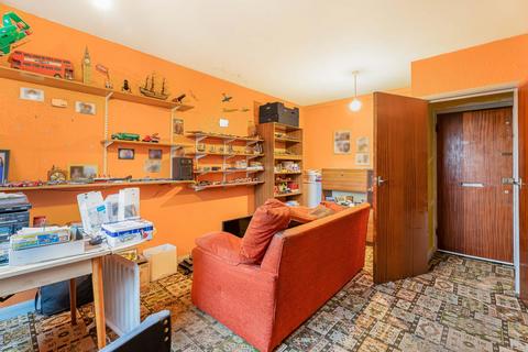 1 bedroom flat for sale, Bridle Close, Enfield