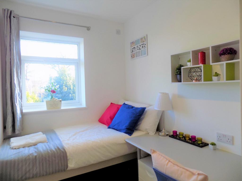 Bright, neatly presented single bedroom with a ...