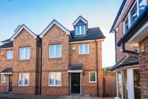 undefined, Linden Close, Iver Heath SL0
