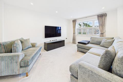 4 bedroom semi-detached house for sale, Rosecroft Close, Bovingdon Hemel Hempstead, HP3