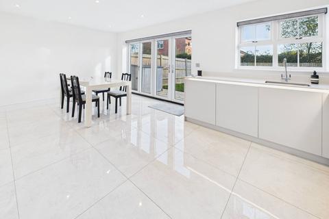 4 bedroom semi-detached house for sale, Rosecroft Close, Bovingdon Hemel Hempstead, HP3
